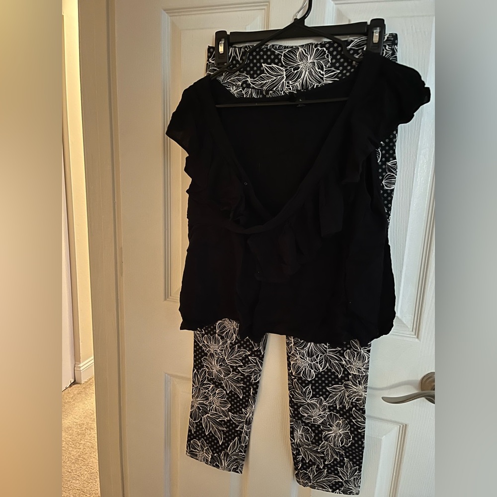 2PC top and Pant Set. New W/O tags, never worn.